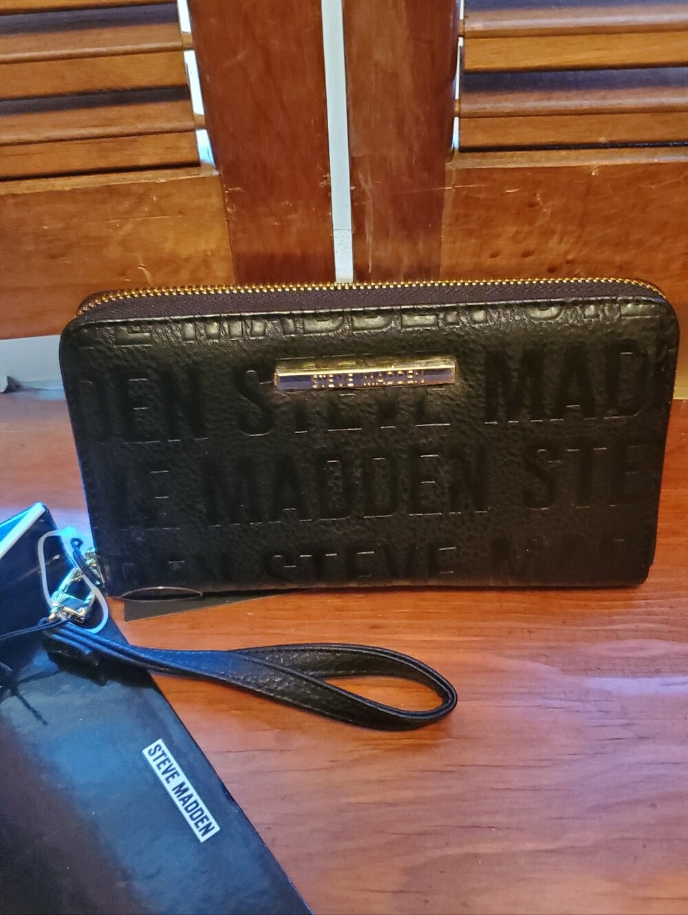 Steve Madden Blk/Gld Wallet Purse.